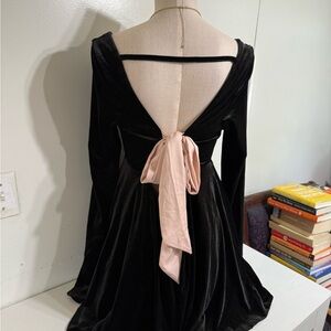 Elegant Black Backless Dress with Pink Bow